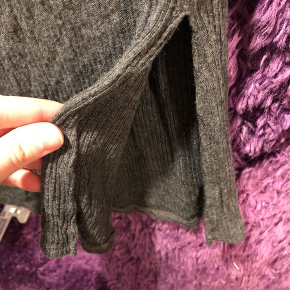 Aeropostale: Slit Side Top - Picture 3 of 4